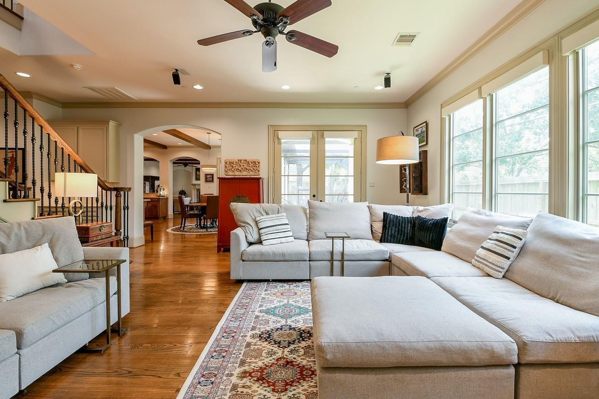Interior, Living room, Recessed Lighting, Wood Texture Flooring