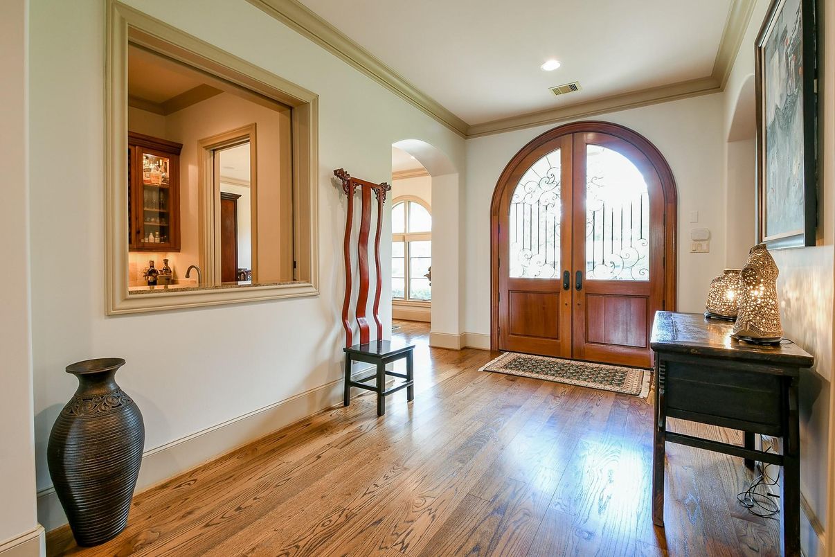 Interior, Recessed Lighting, Wood Texture Flooring