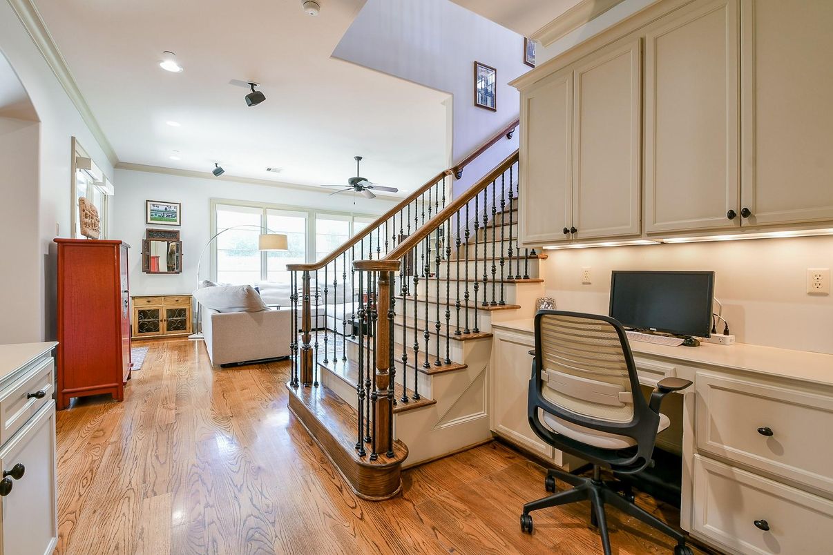 Home Office, Interior, Recessed Lighting, Wood Texture Flooring