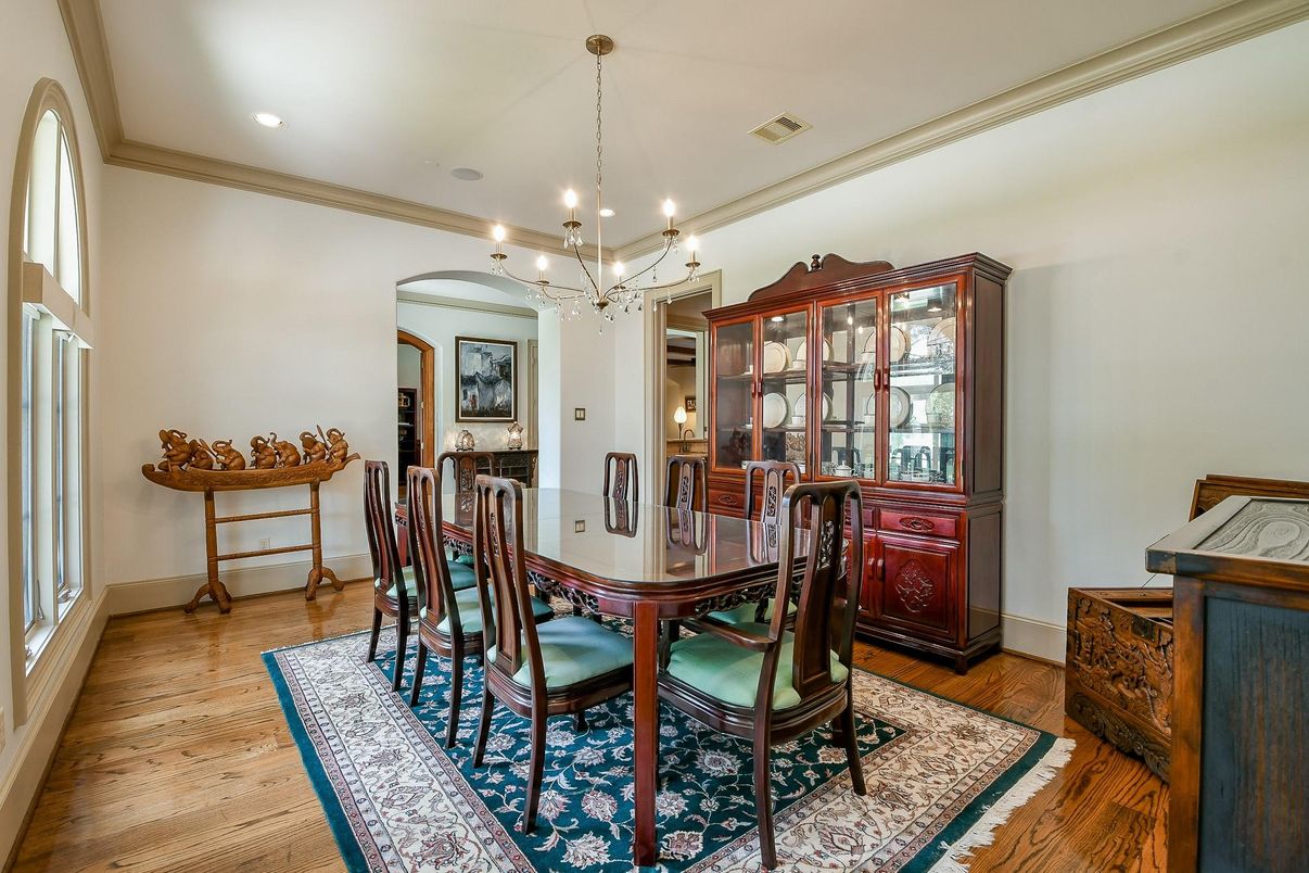 Chandelier, Dining room, Interior, Recessed Lighting, Wood Texture Flooring