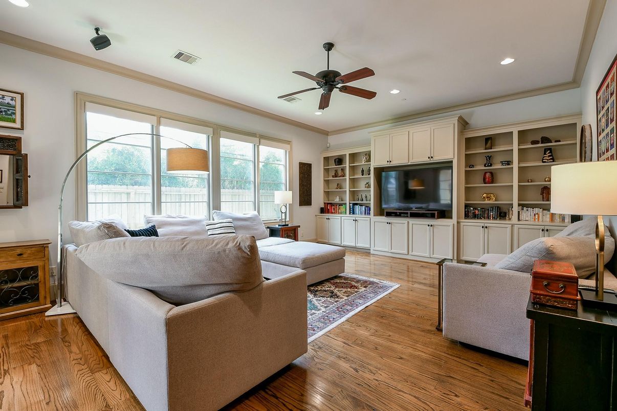 Interior, Living room, Recessed Lighting, Wood Texture Flooring