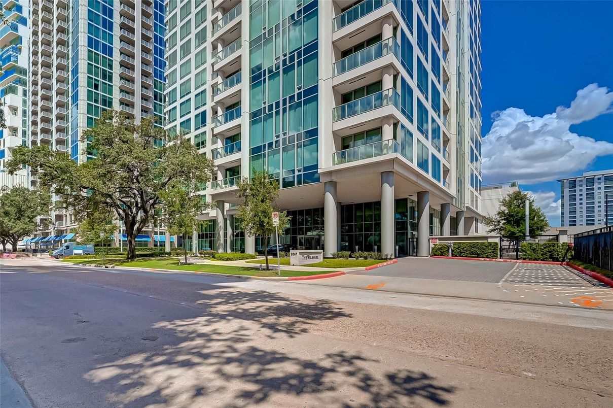 Exterior, Facade, Condo Building