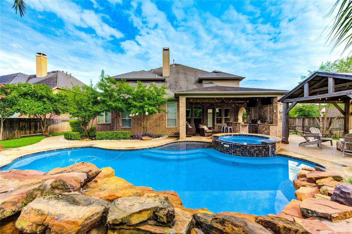 Exterior, Pool