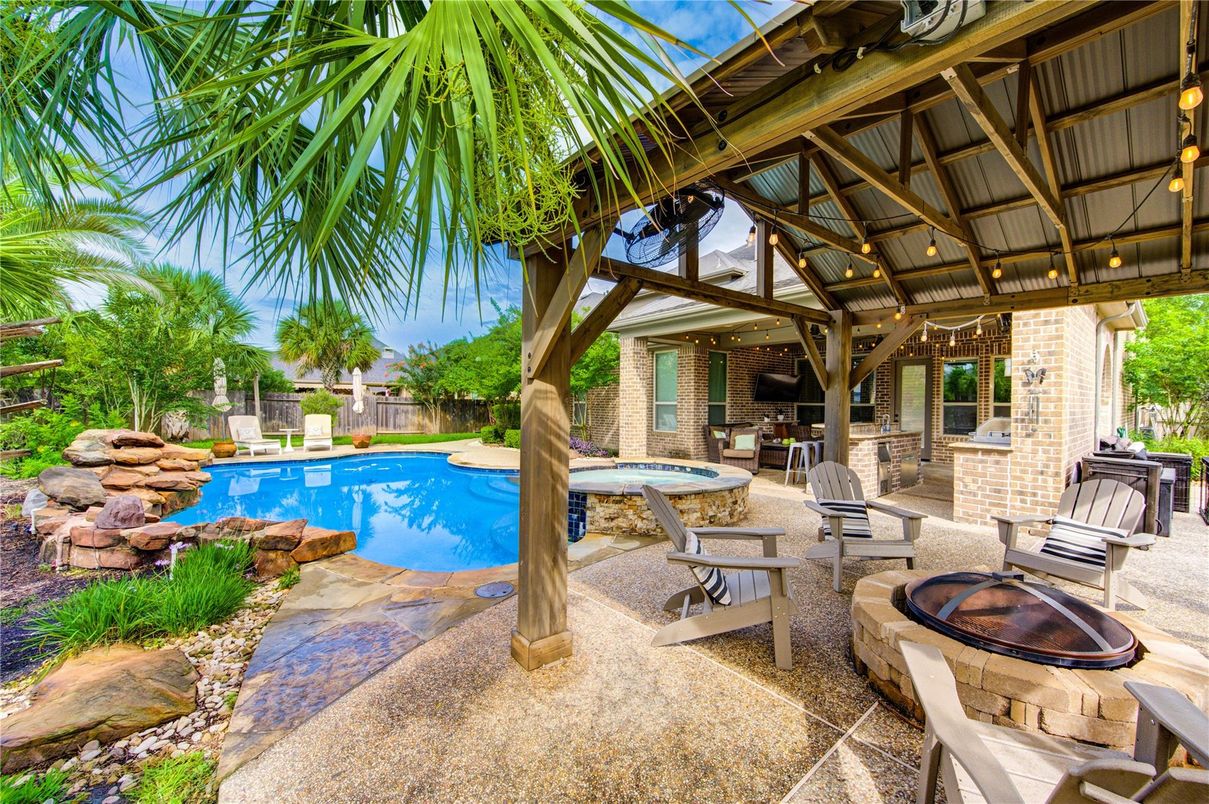 Exterior, Pool