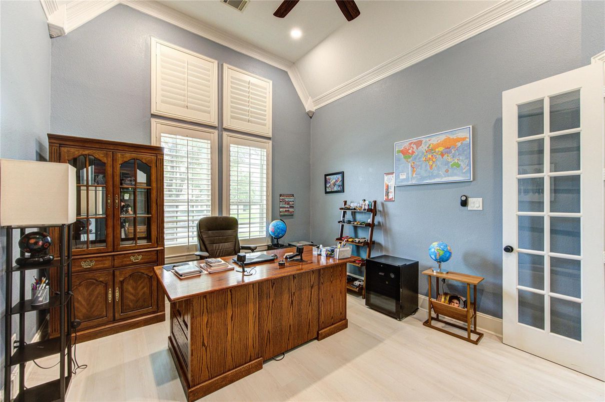 Home Office, Interior, Recessed Lighting, Wood Texture Flooring