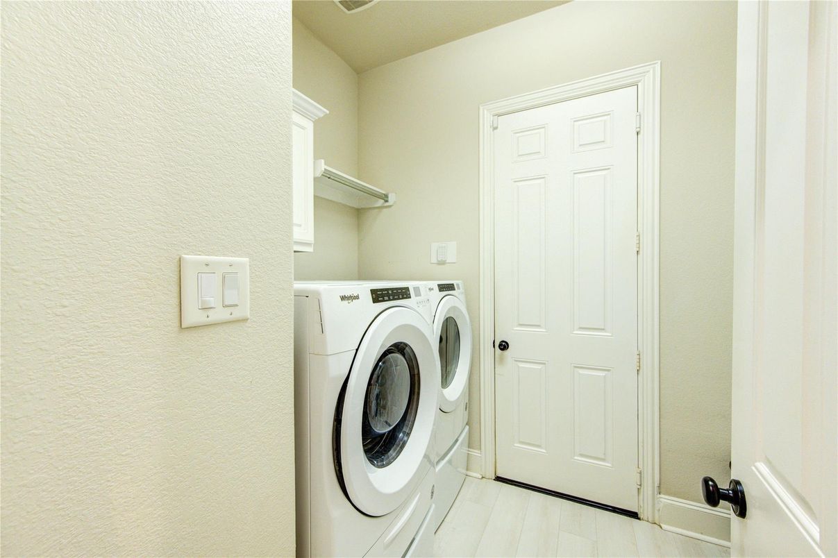 Interior, Washer, Wood Texture Flooring
