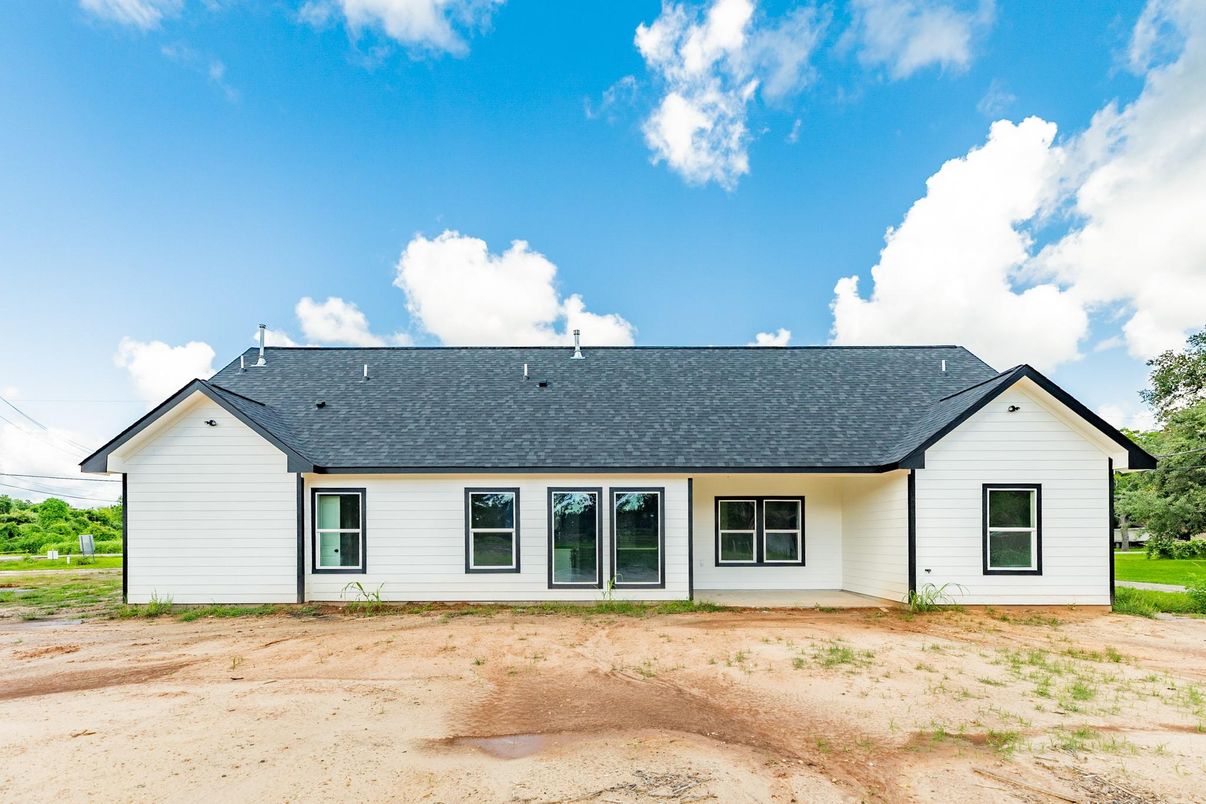 Exterior, Facade, Ranch