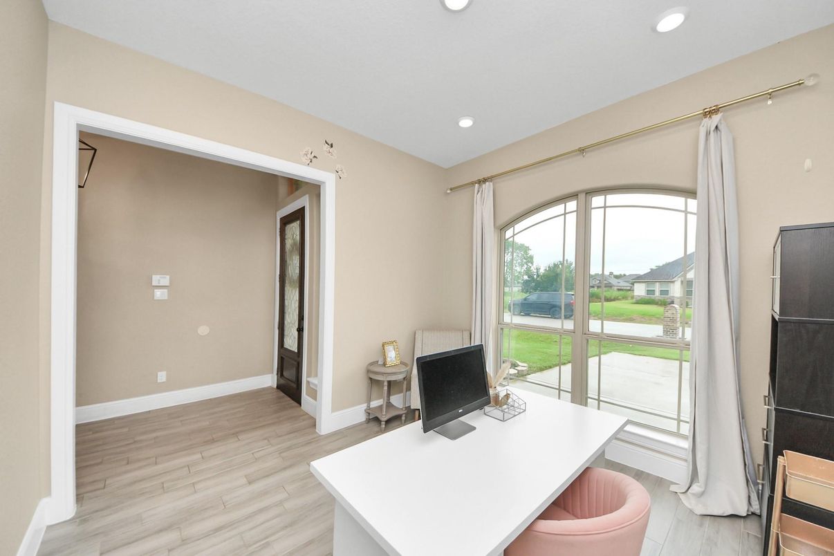Home Office, Interior, Recessed Lighting, Wood Texture Flooring