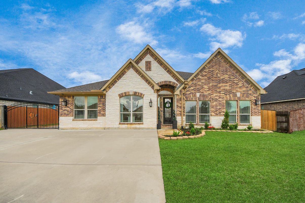 Exterior, Facade, Brick Facade, Brick Traditional