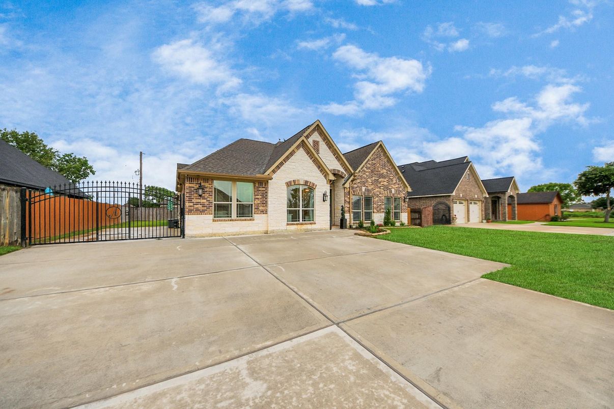 Backyard, Exterior, Facade, French Provincial