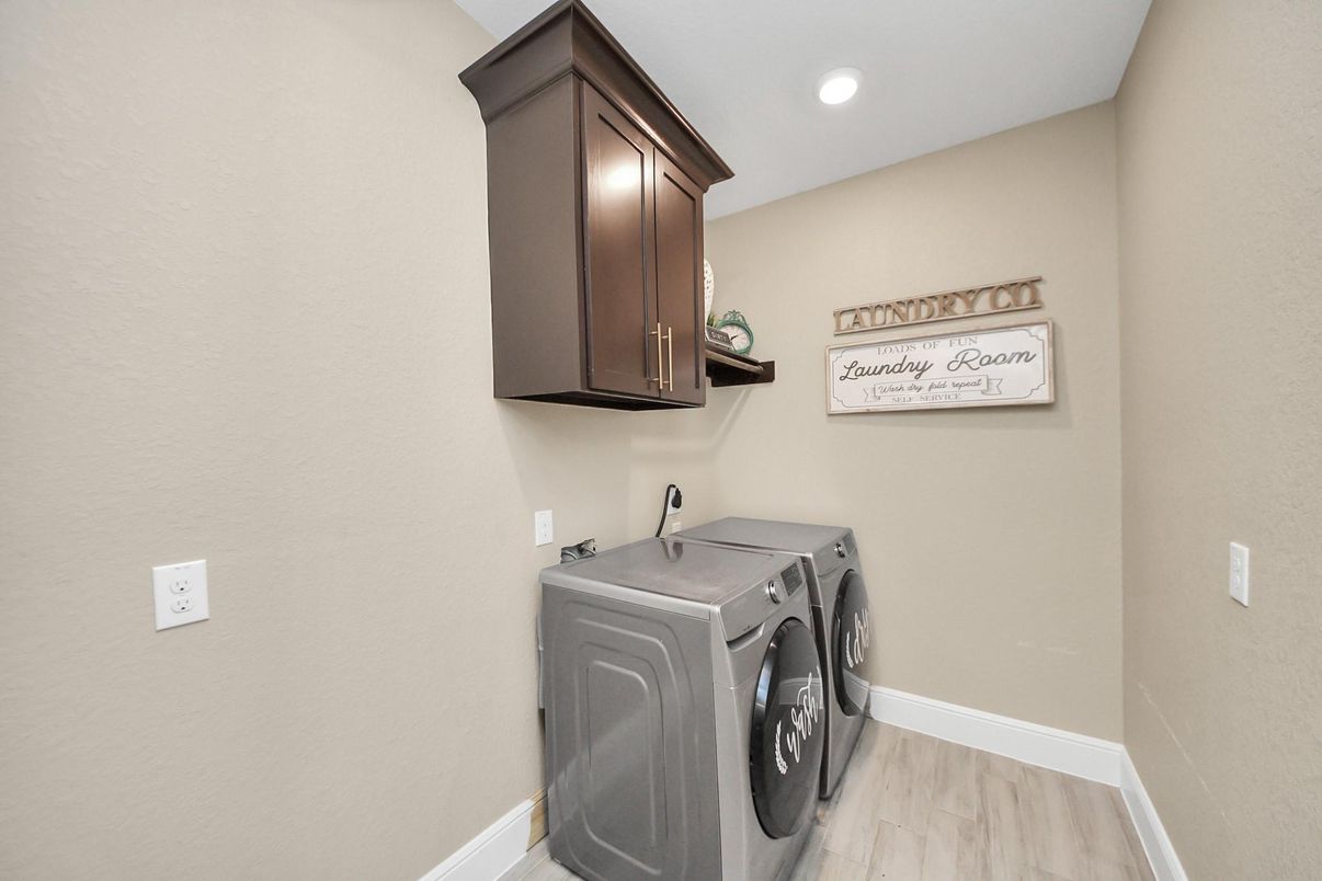 Interior, Recessed Lighting, Washer, Wood Texture Flooring