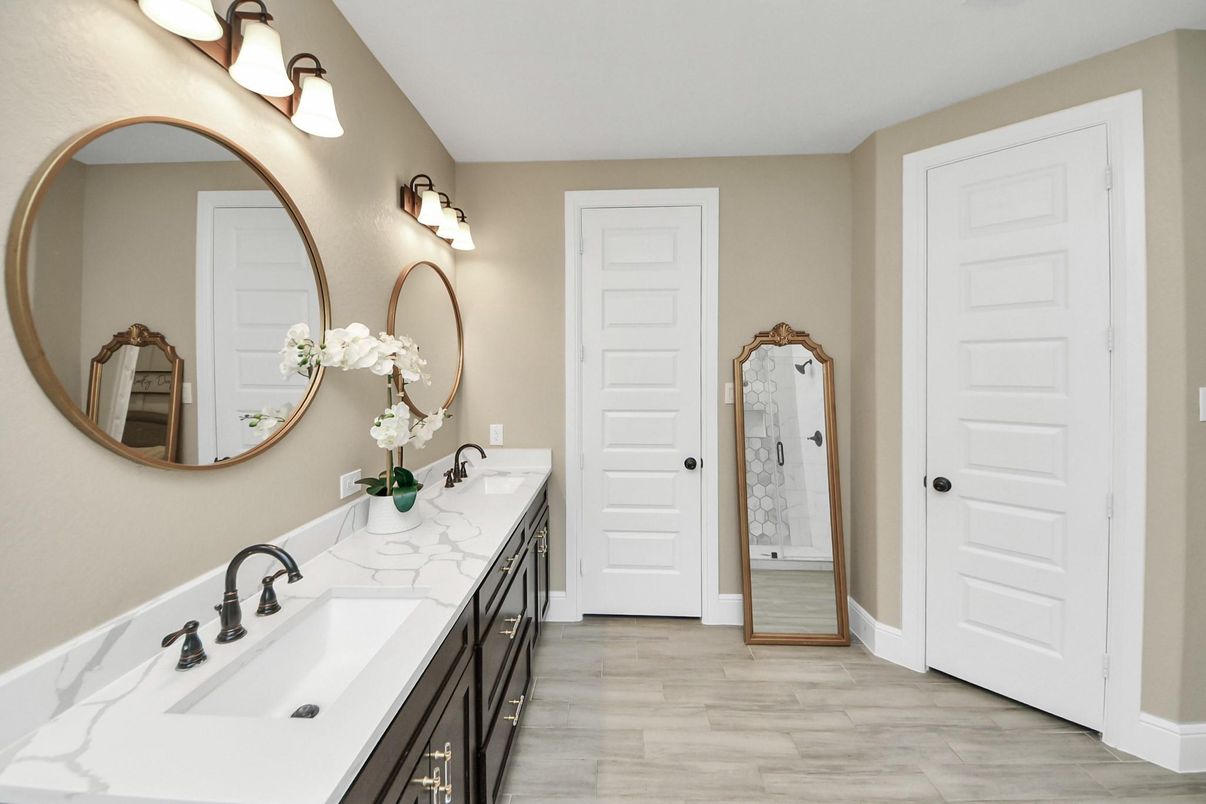 Bathroom, Dual Sink Vanities, Interior