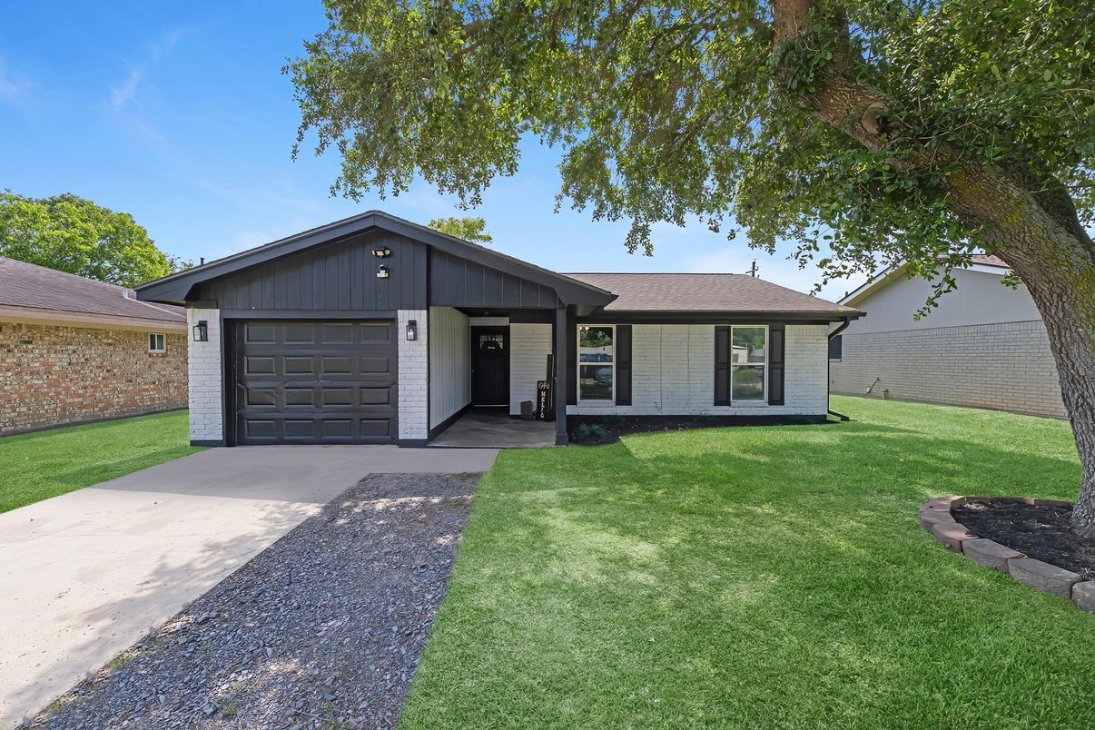 Attached, Backyard, Exterior, Facade, Ranch