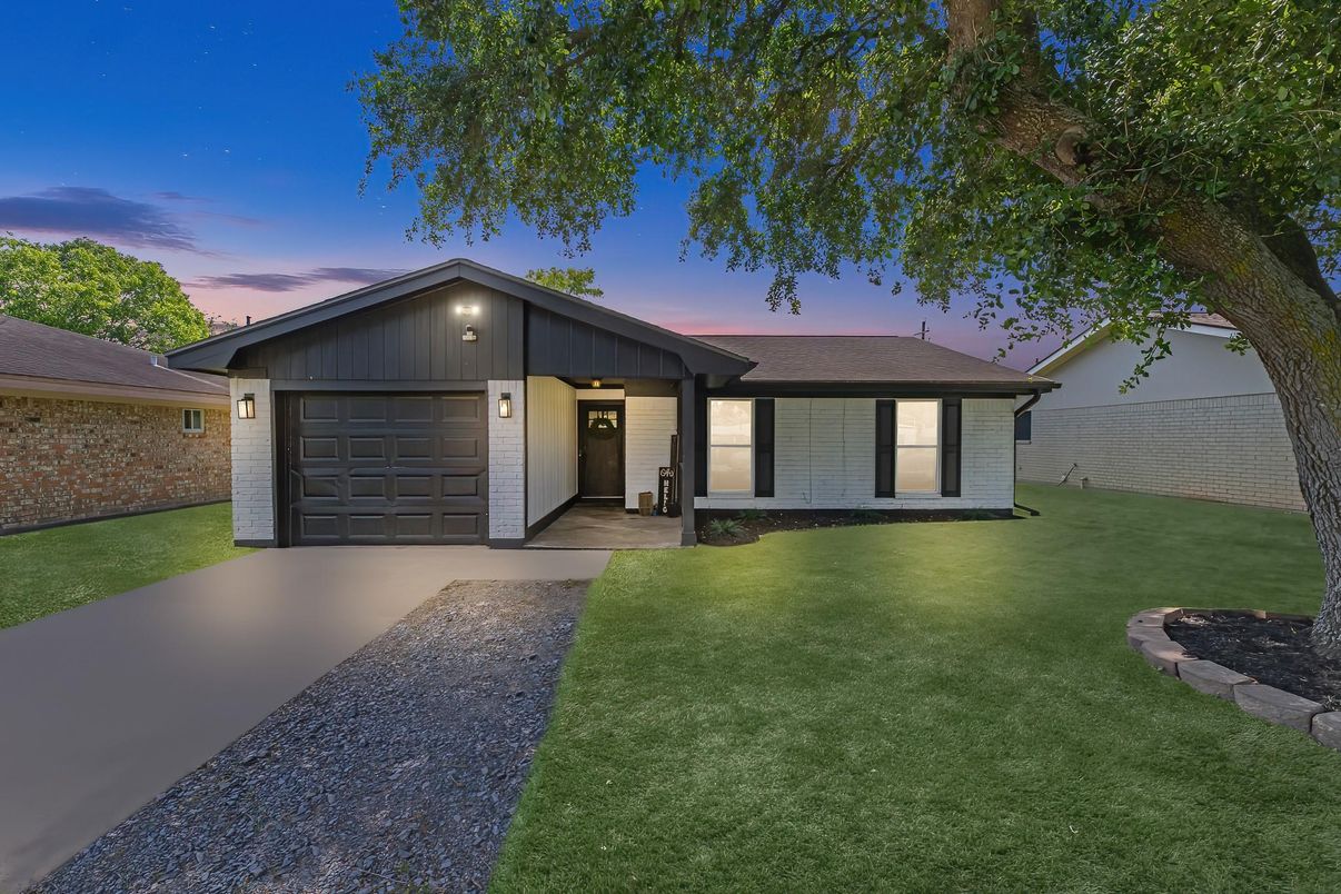 Attached, Backyard, Exterior, Facade, Ranch