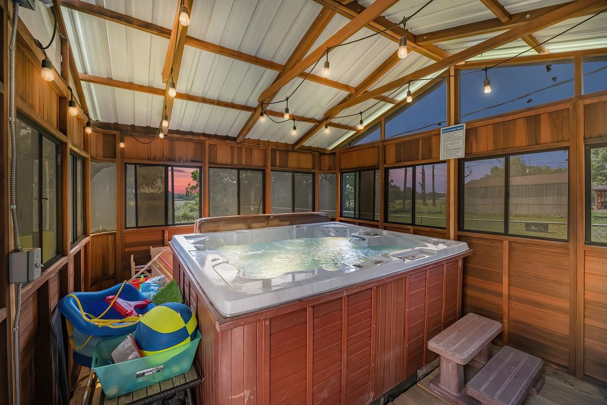 Hot Tub, Interior, Wooden Walls
