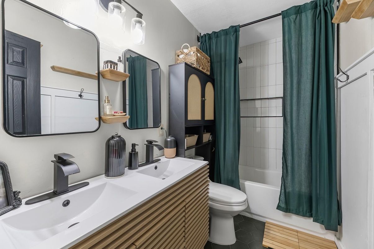 Bathroom, Dual Sink Vanities, Interior