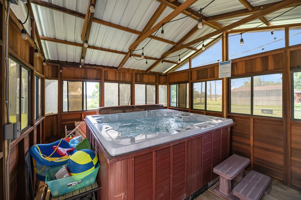 Hot Tub, Interior, Sun Room, Wooden Walls