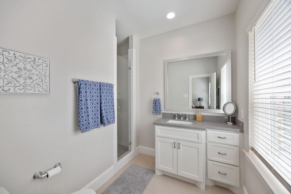 Bathroom, Dual Sink Vanities, Interior, Recessed Lighting