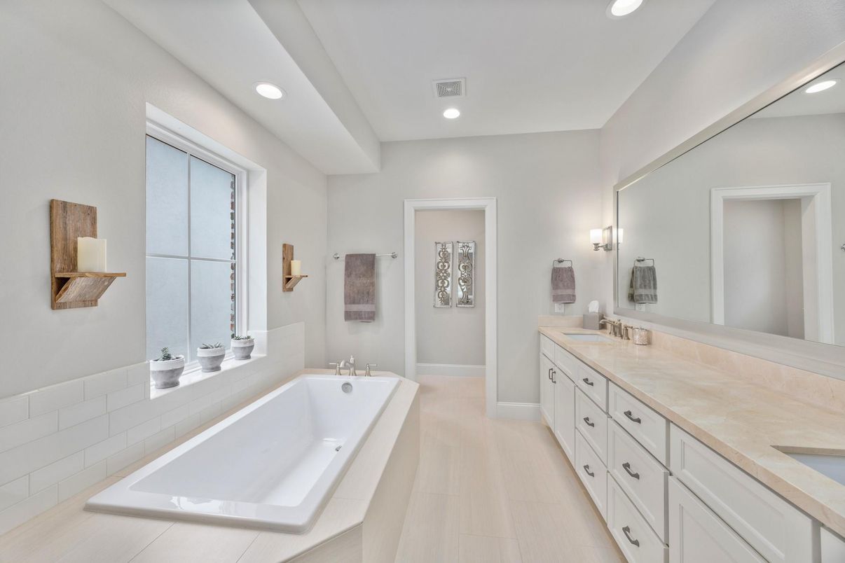 Bathroom, Dual Sink Vanities, Interior, Recessed Lighting