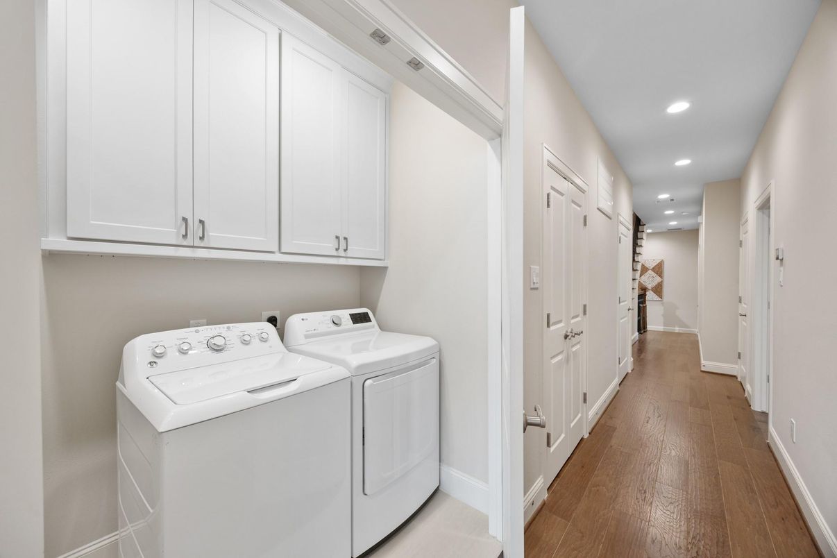 Interior, Recessed Lighting, Washer, Wood Texture Flooring