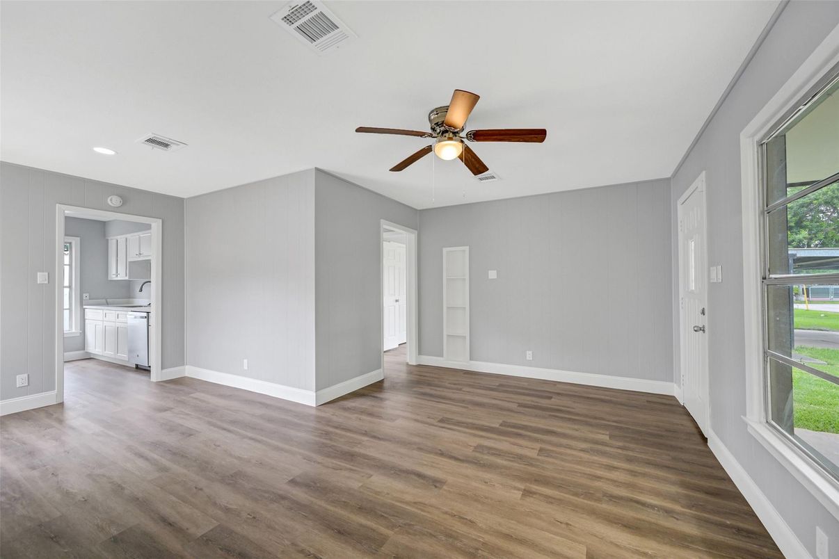 Empty room, Interior, Recessed Lighting, Wood Texture Flooring