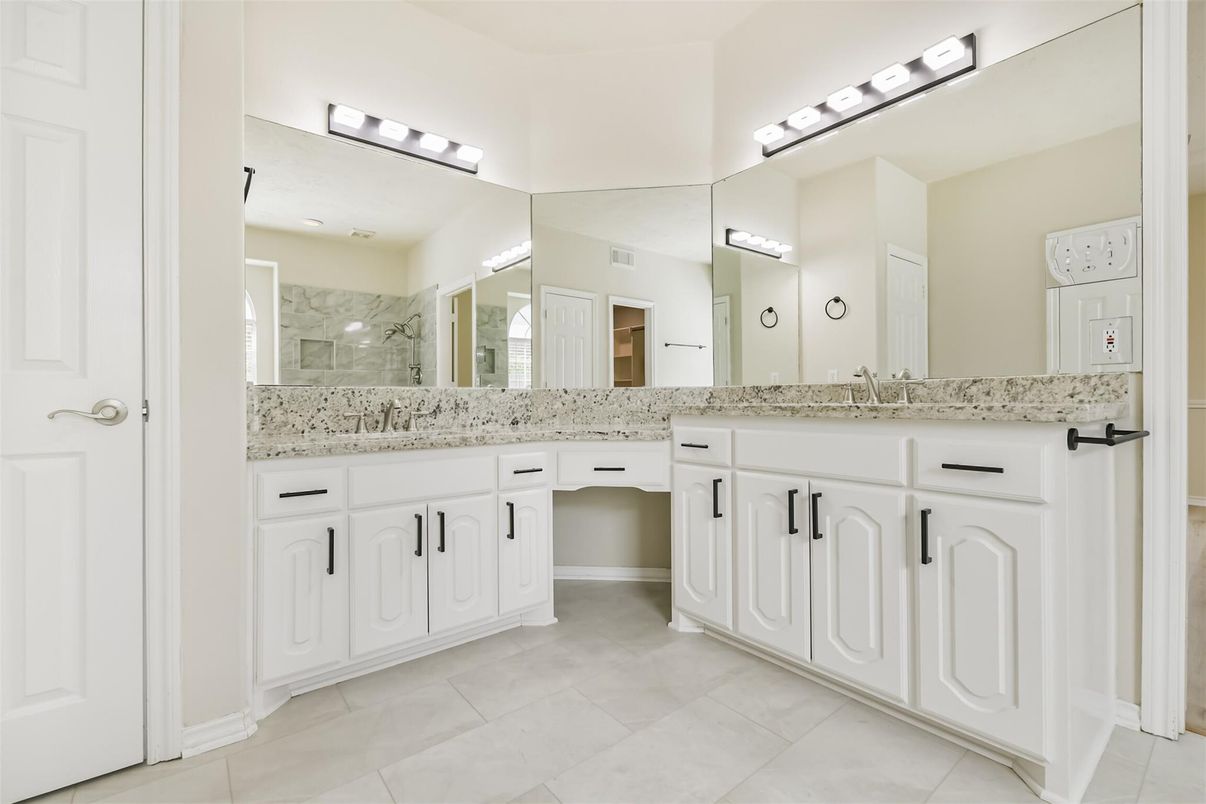 Bathroom, Dual Sink Vanities, Interior