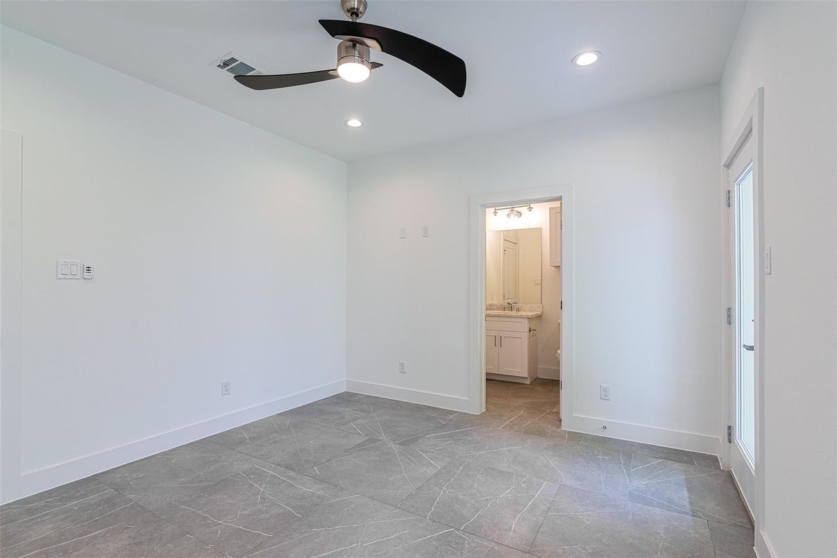 Bathroom, Empty room, Interior, Recessed Lighting