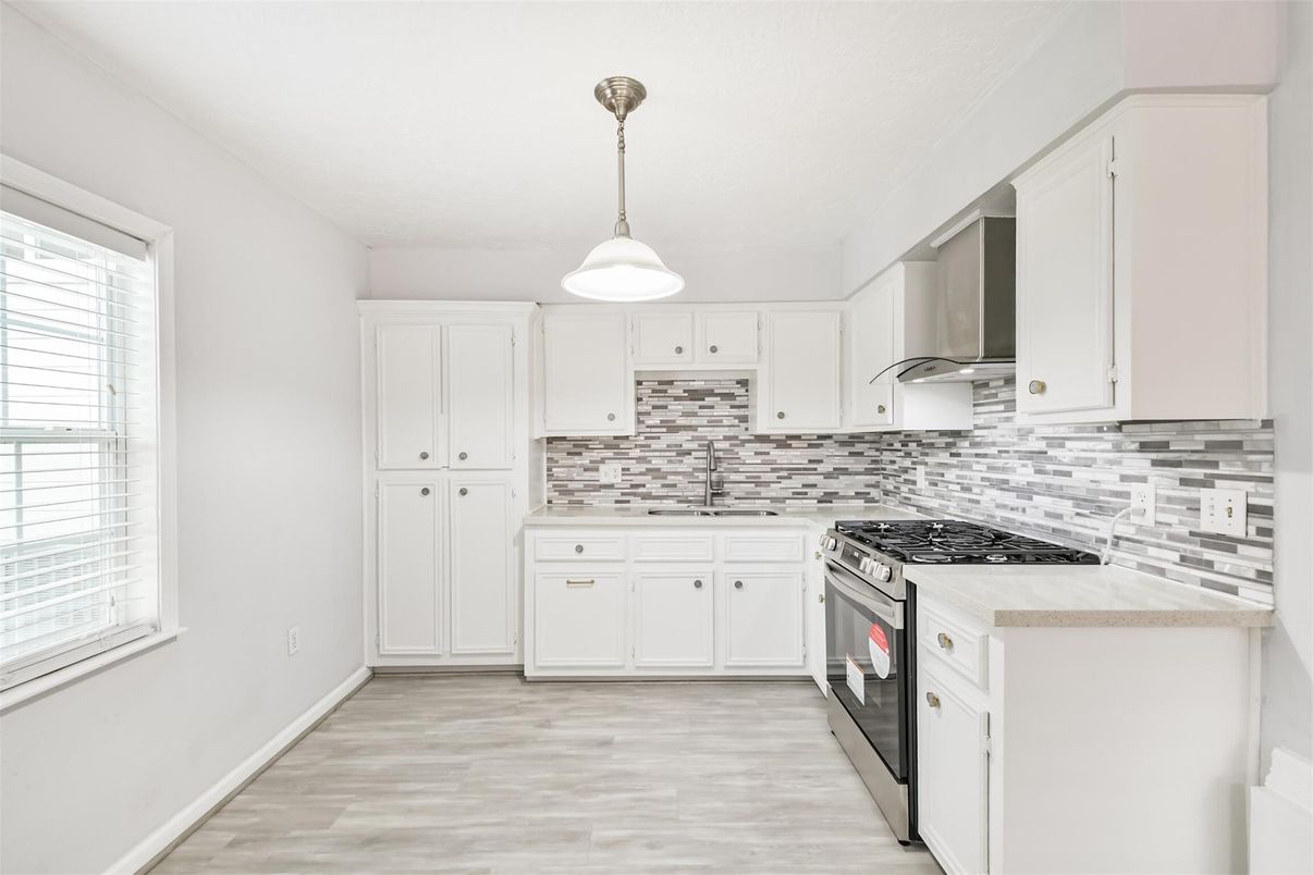 Interior, Kitchen, Pendant Lights, Wood Texture Flooring