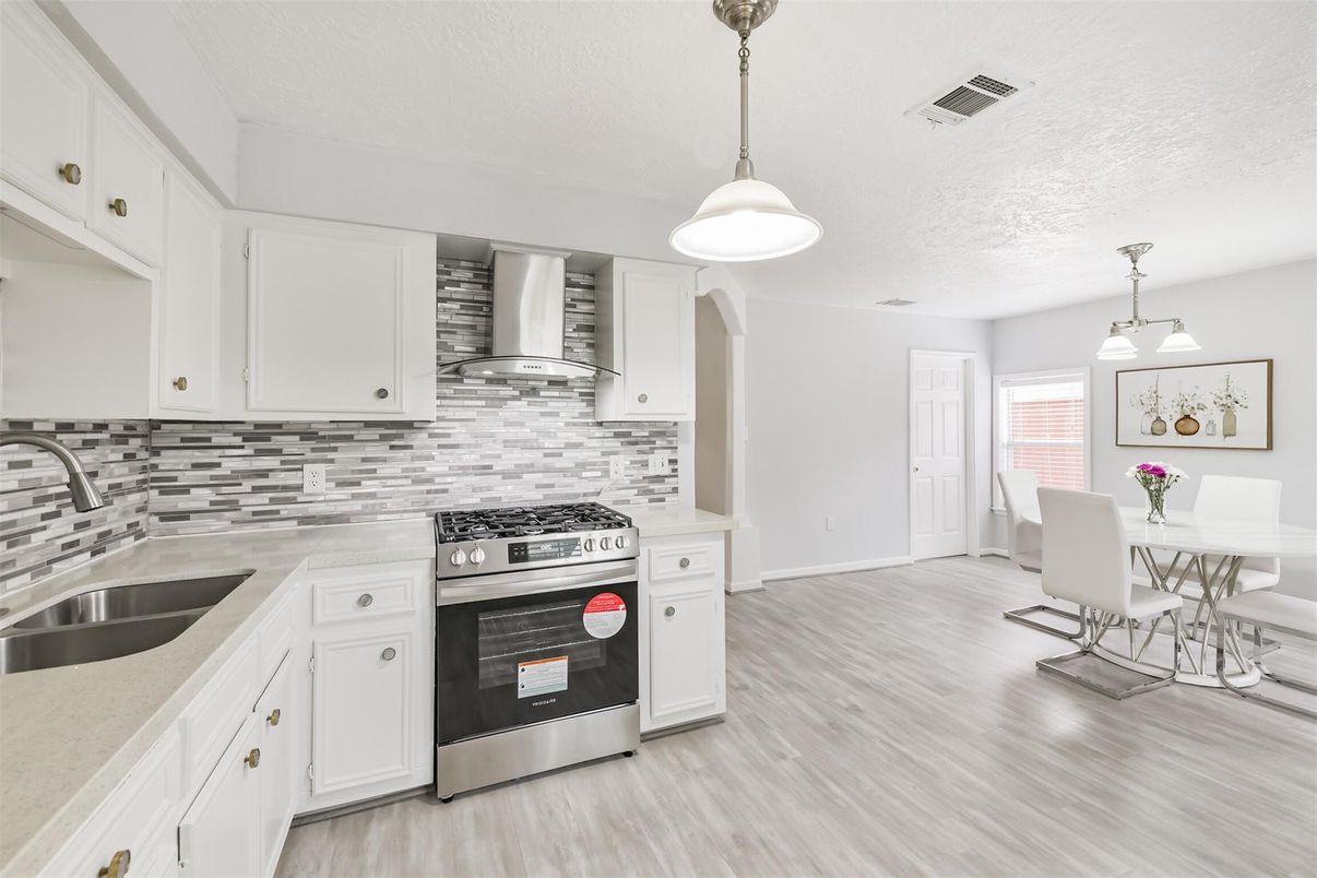 Dining room, Interior, Kitchen, Pendant Lights, Stainless Steel Appliances, Wood Texture Flooring