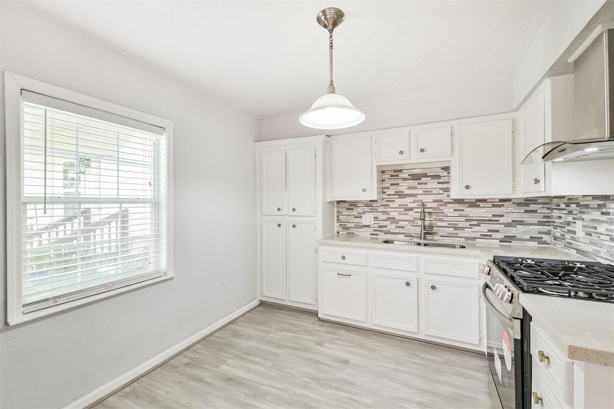 Interior, Kitchen, Pendant Lights, Wood Texture Flooring