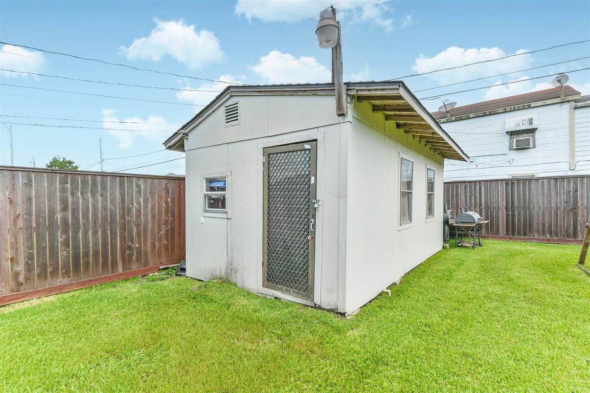 Backyard, Exterior