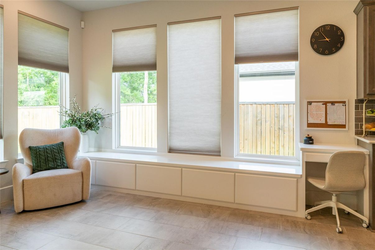 Home Office, Interior