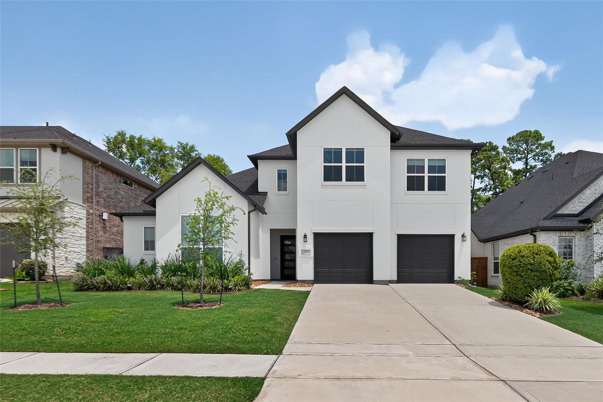 Attached, Exterior, Facade, Farmhouse