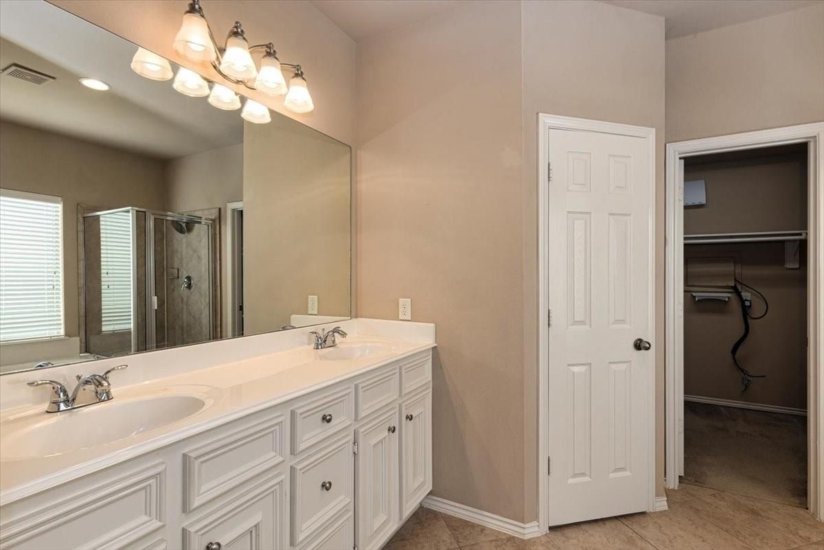 Bathroom, Dual Sink Vanities, Interior