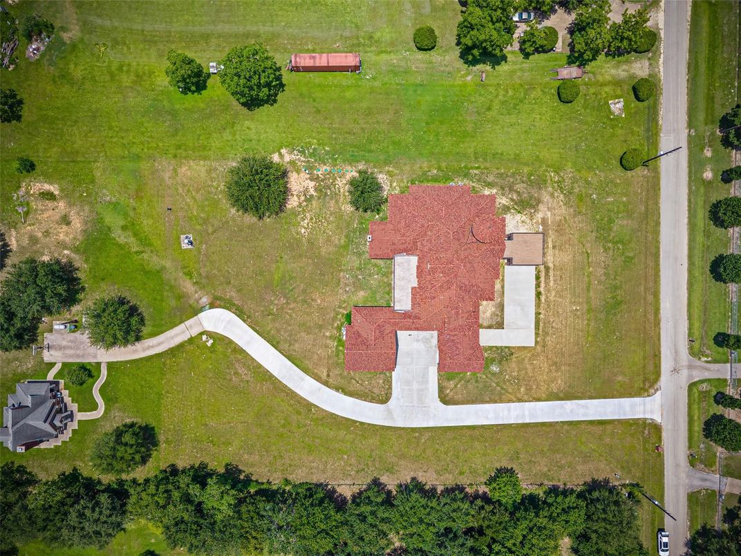 Exterior, Drone