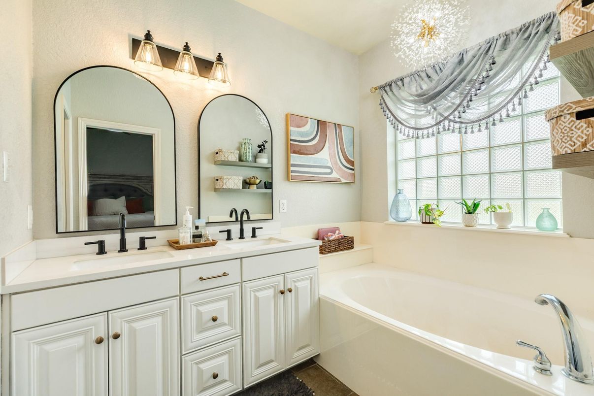 Bathroom, Dual Sink Vanities, Interior