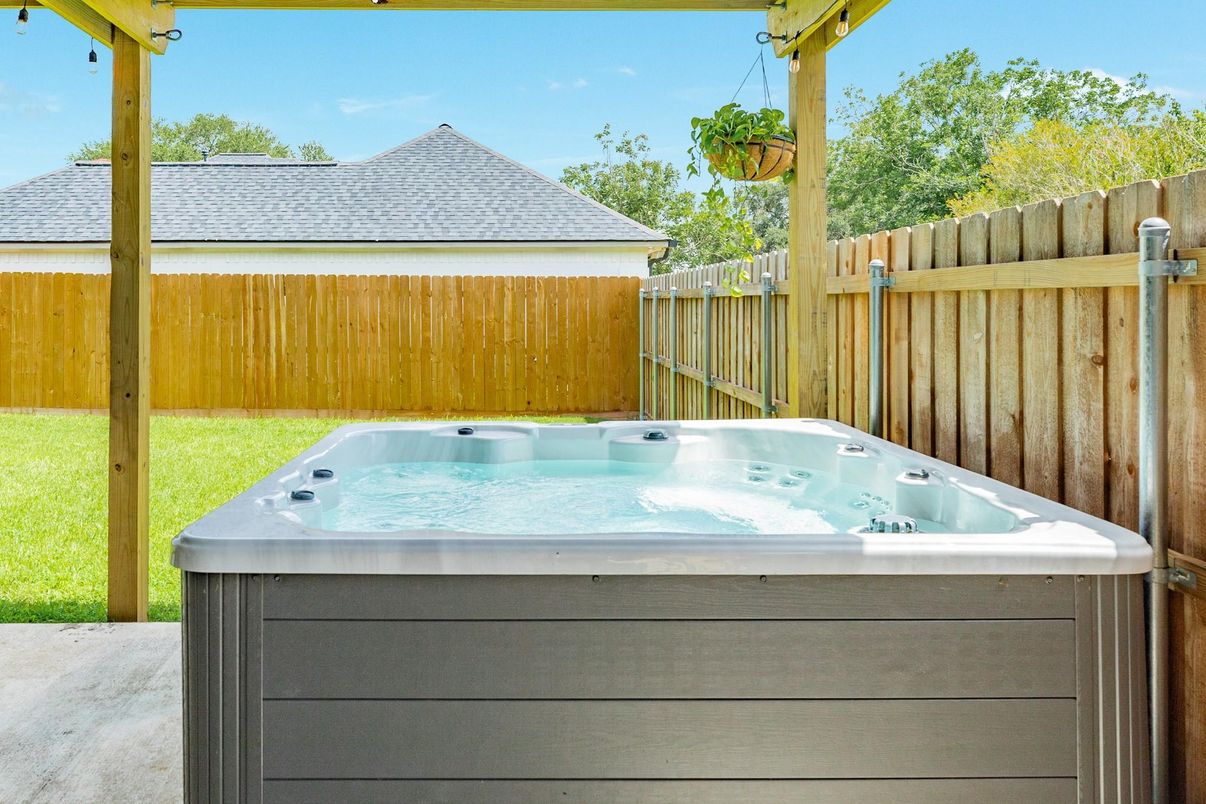 Exterior, Hot Tub
