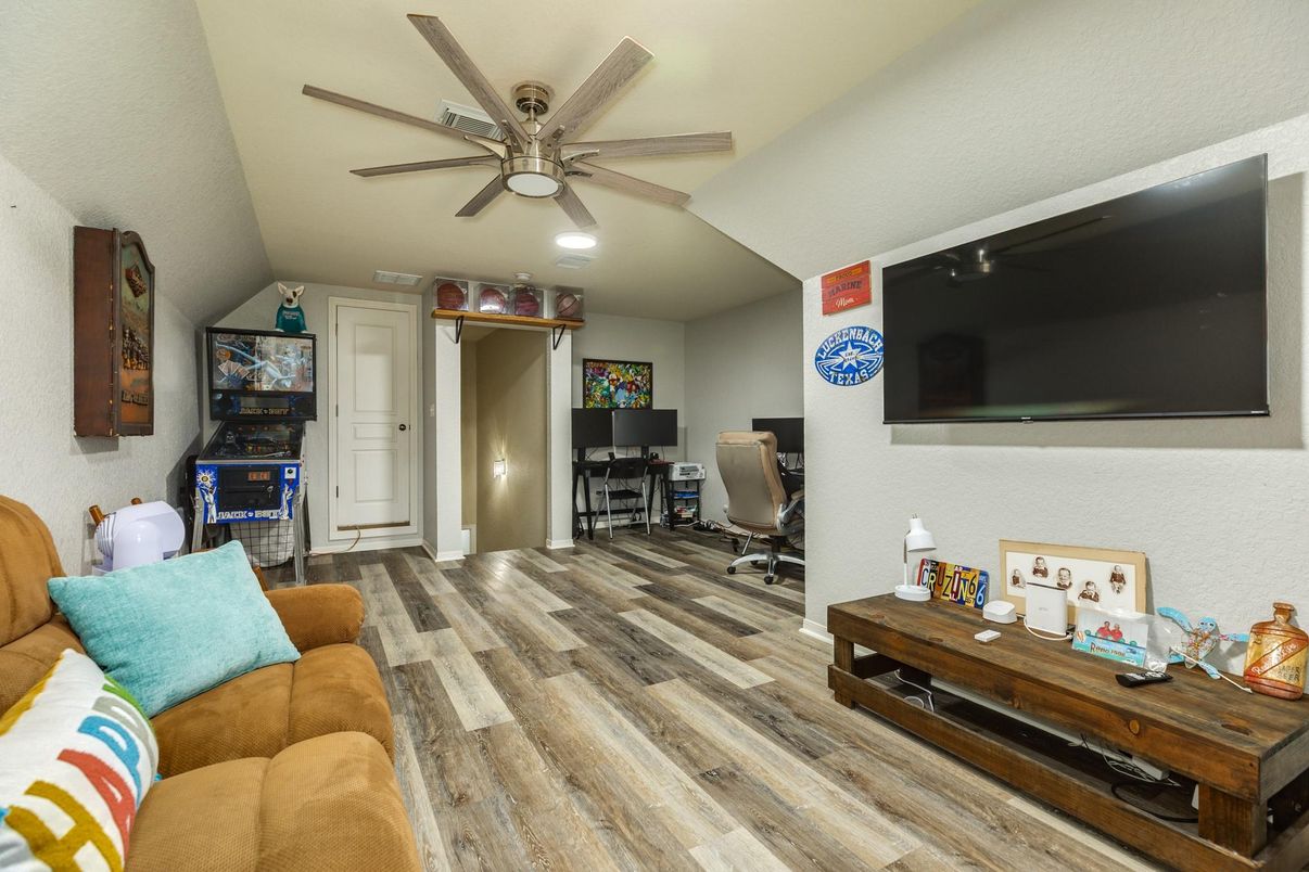 Home Office, Interior, Recessed Lighting, Wood Texture Flooring