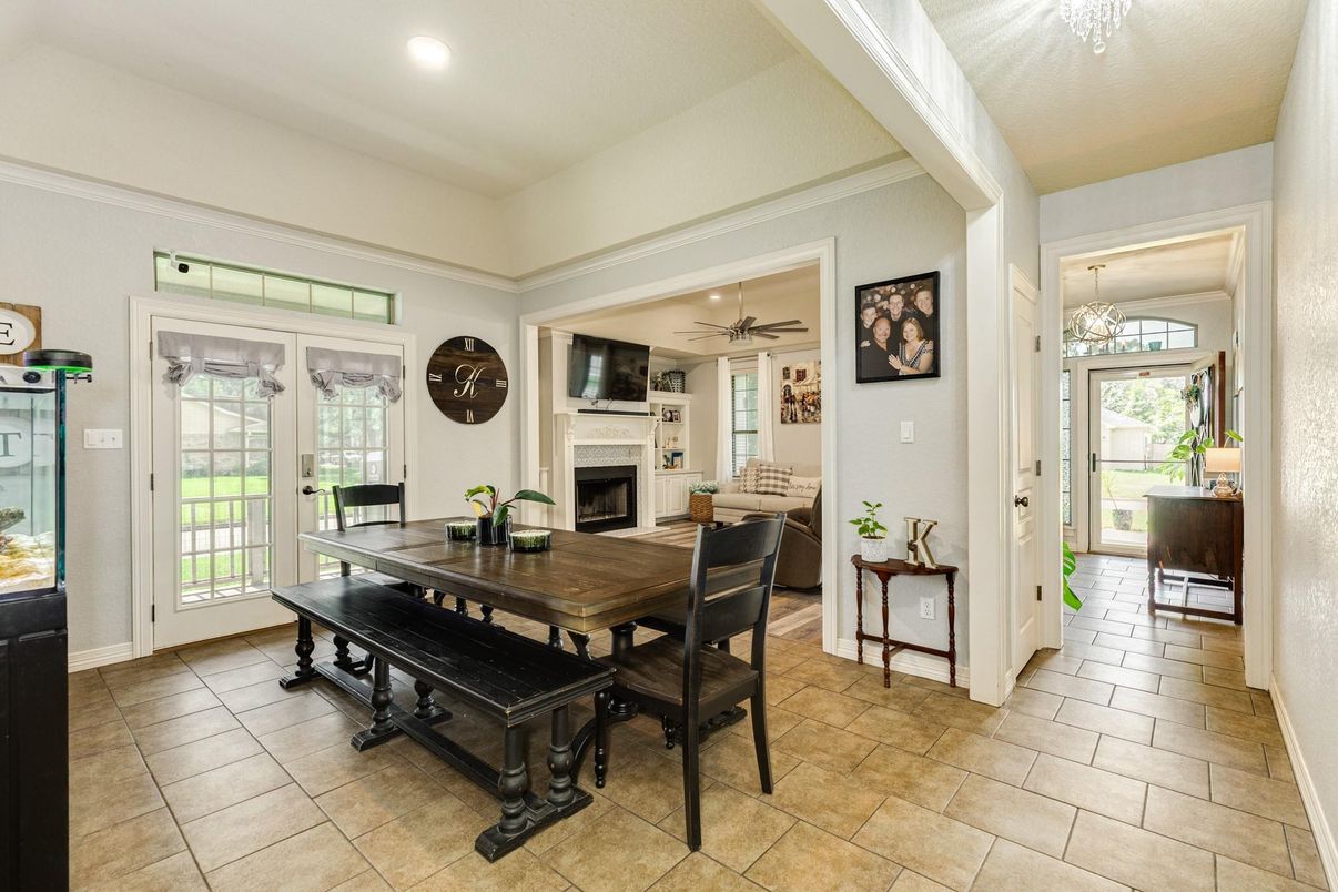Dining room, Fireplace, Interior, Pendant Lights, Recessed Lighting