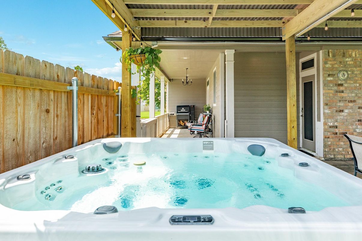 Exterior, Hot Tub