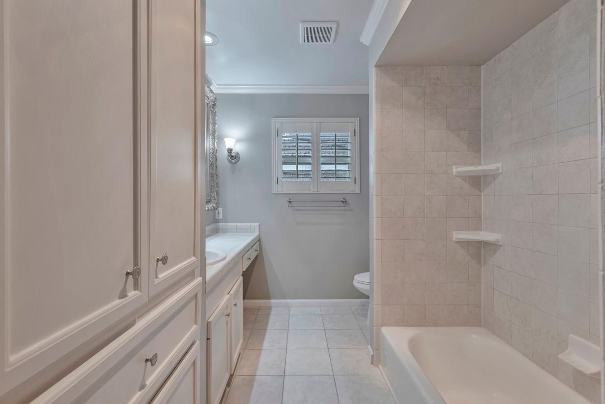 Bathroom, Interior, Recessed Lighting