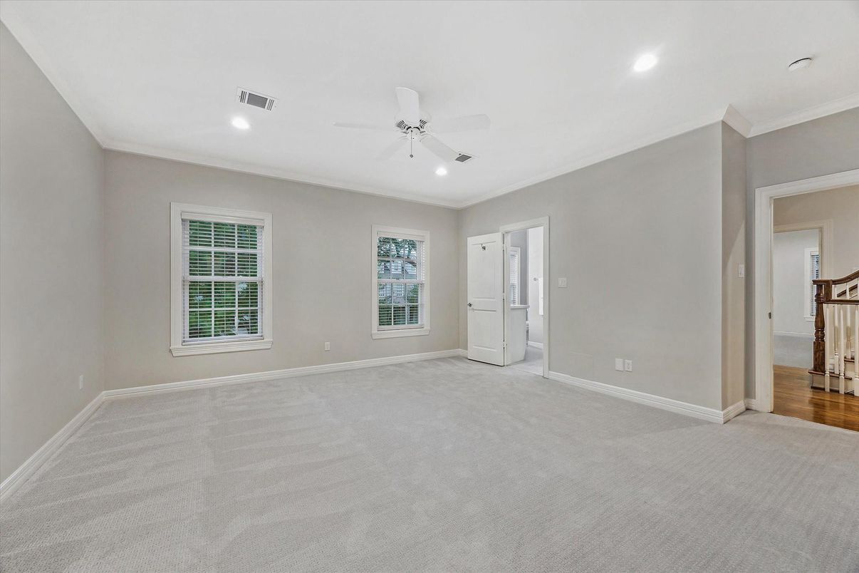 Empty room, Interior, Recessed Lighting