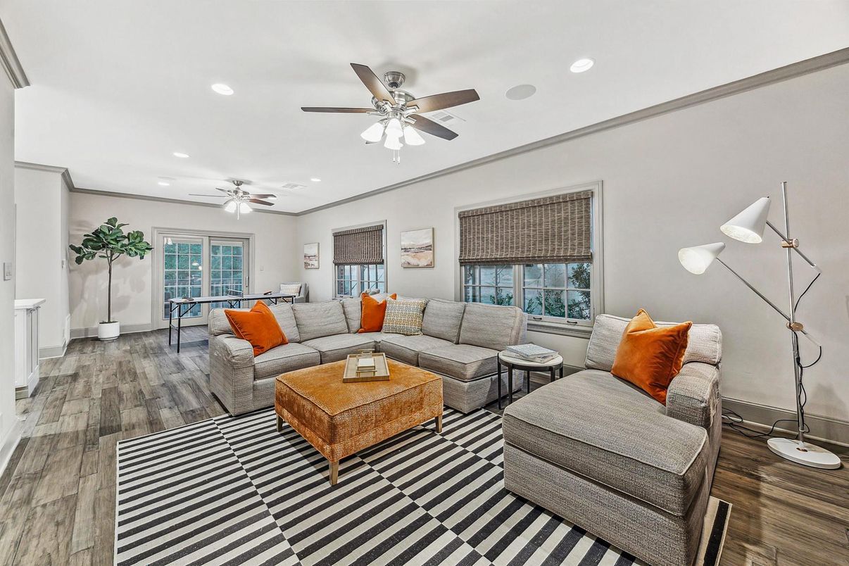 Interior, Living room, Recessed Lighting, Wood Texture Flooring