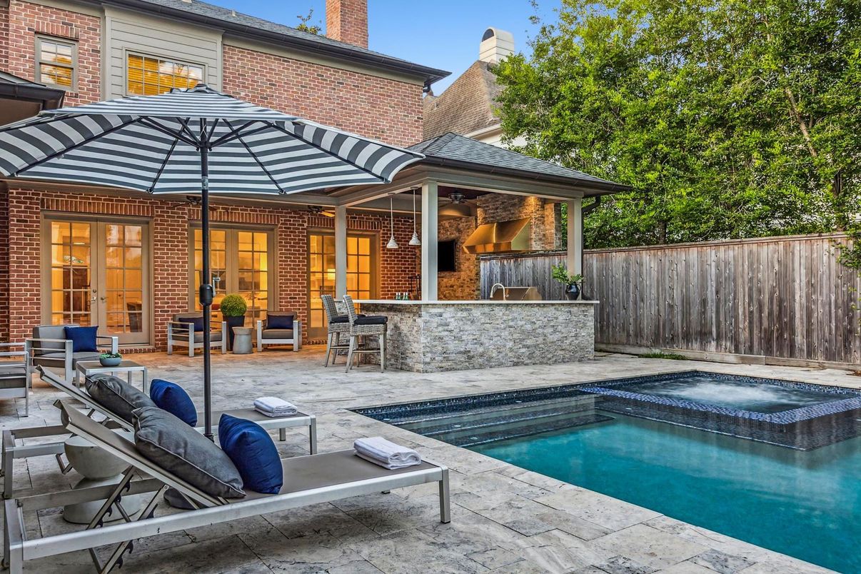 Exterior, Pool
