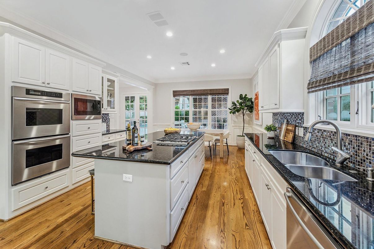 Dining room, Interior, Kitchen, Recessed Lighting, Stainless Steel Appliances, Wood Texture Flooring