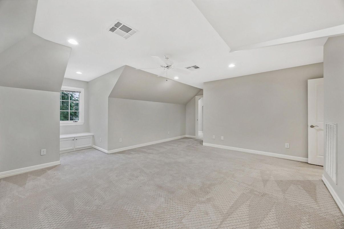 Empty room, Interior, Recessed Lighting