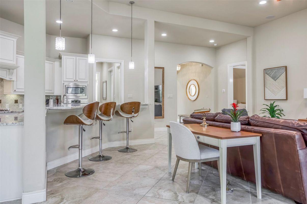 Dining room, Interior, Kitchen, Pendant Lights, Recessed Lighting, Stainless Steel Appliances