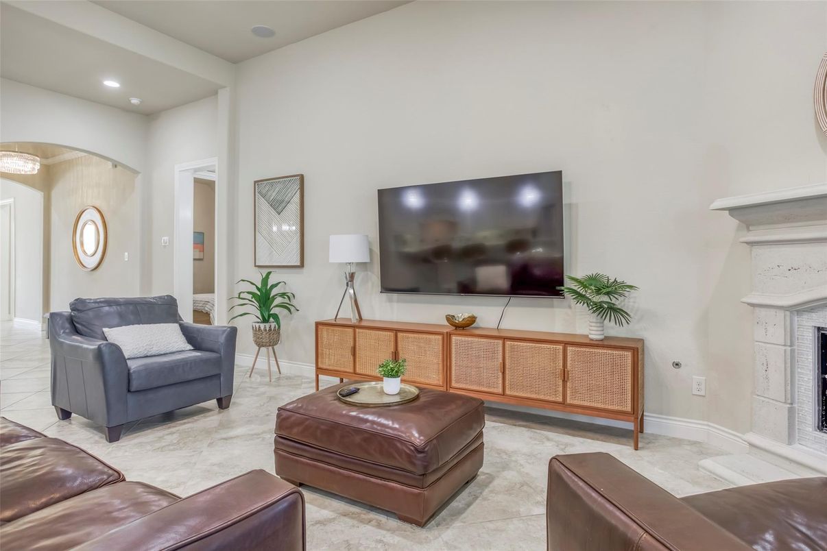 Fireplace, Interior, Living room, Recessed Lighting