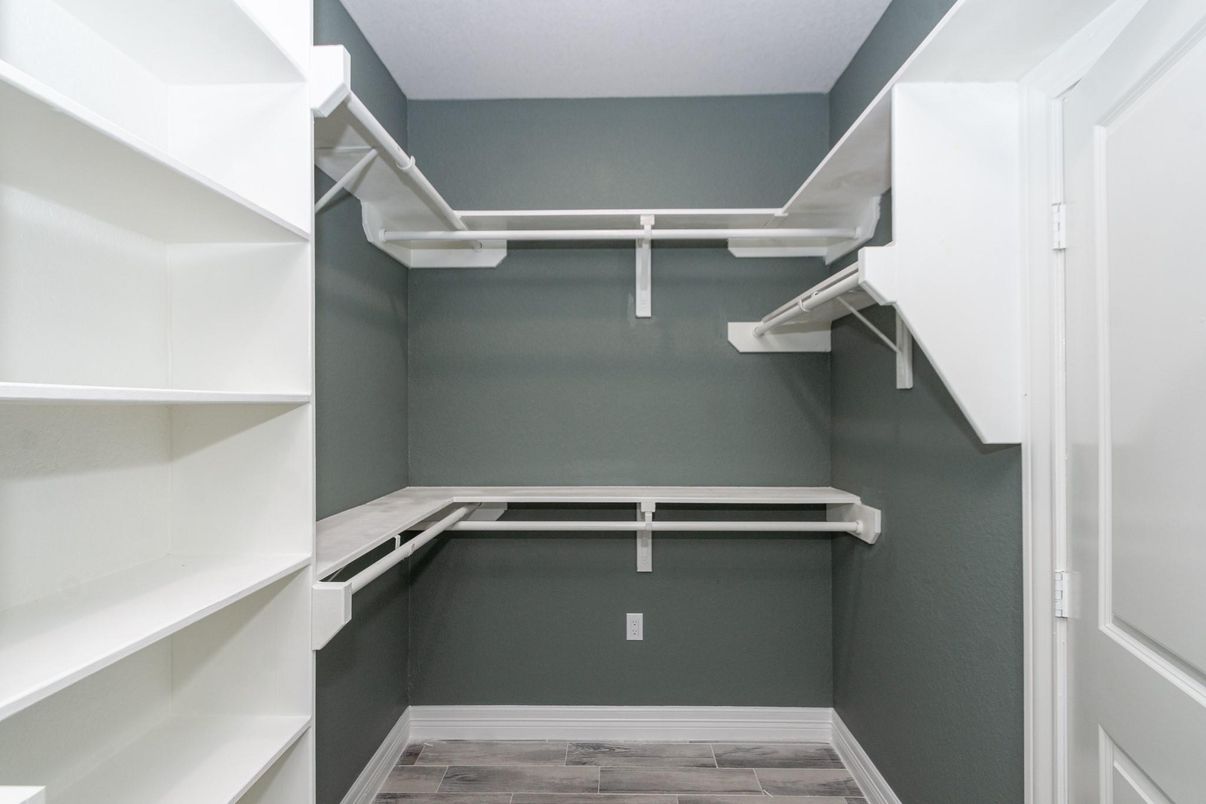 Interior, Walk-in Closets, Wood Texture Flooring