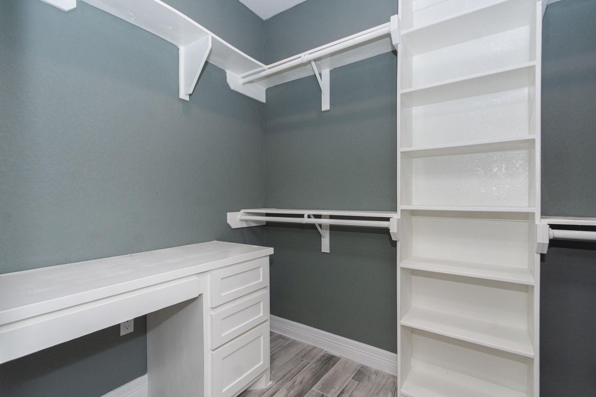 Interior, Walk-in Closets, Wood Texture Flooring